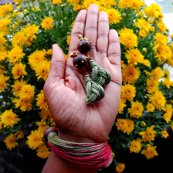 Earrings and bracelet set - Picture 1 of 10